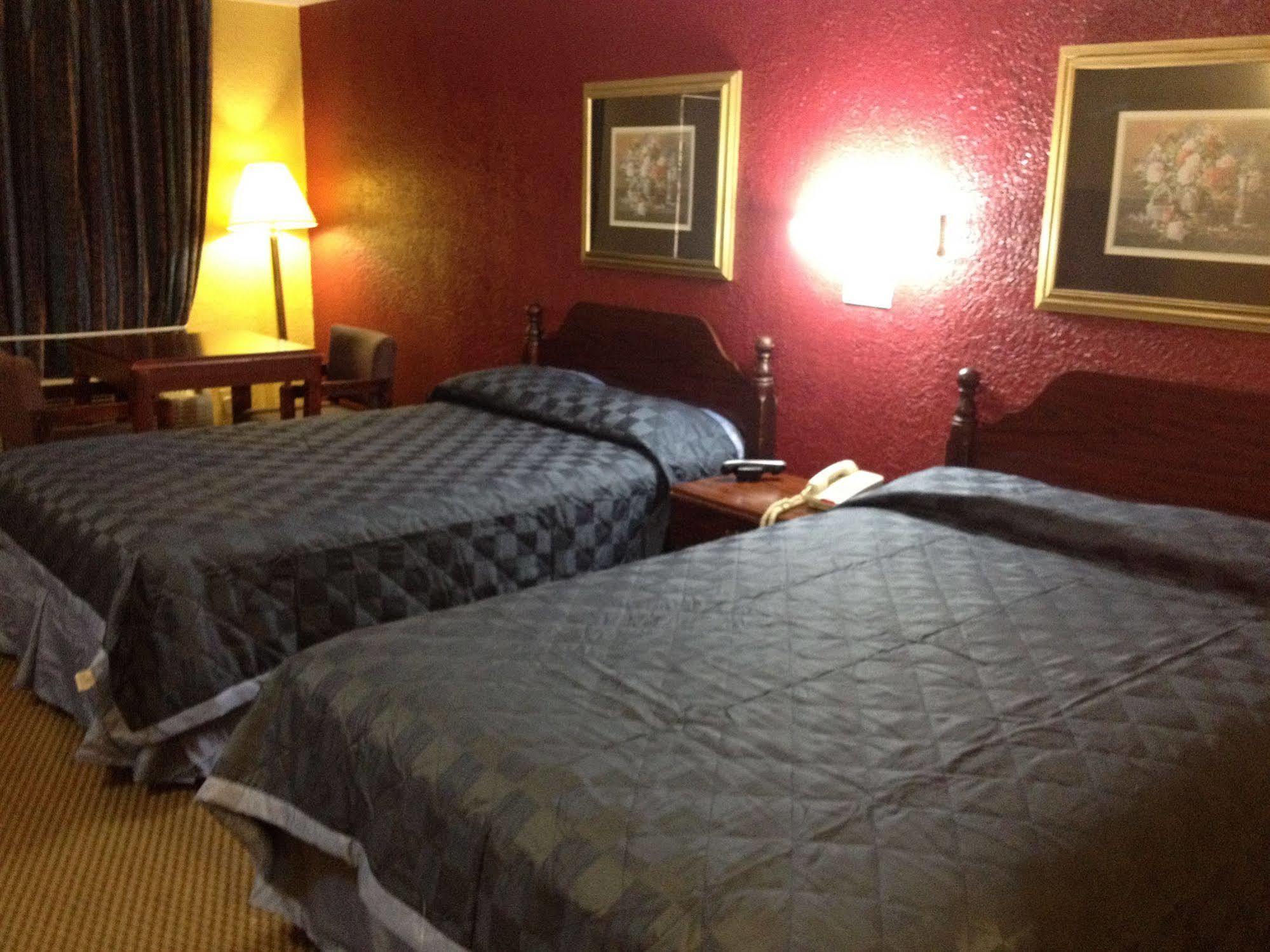 Economy Inn & Suites Дентън Екстериор снимка