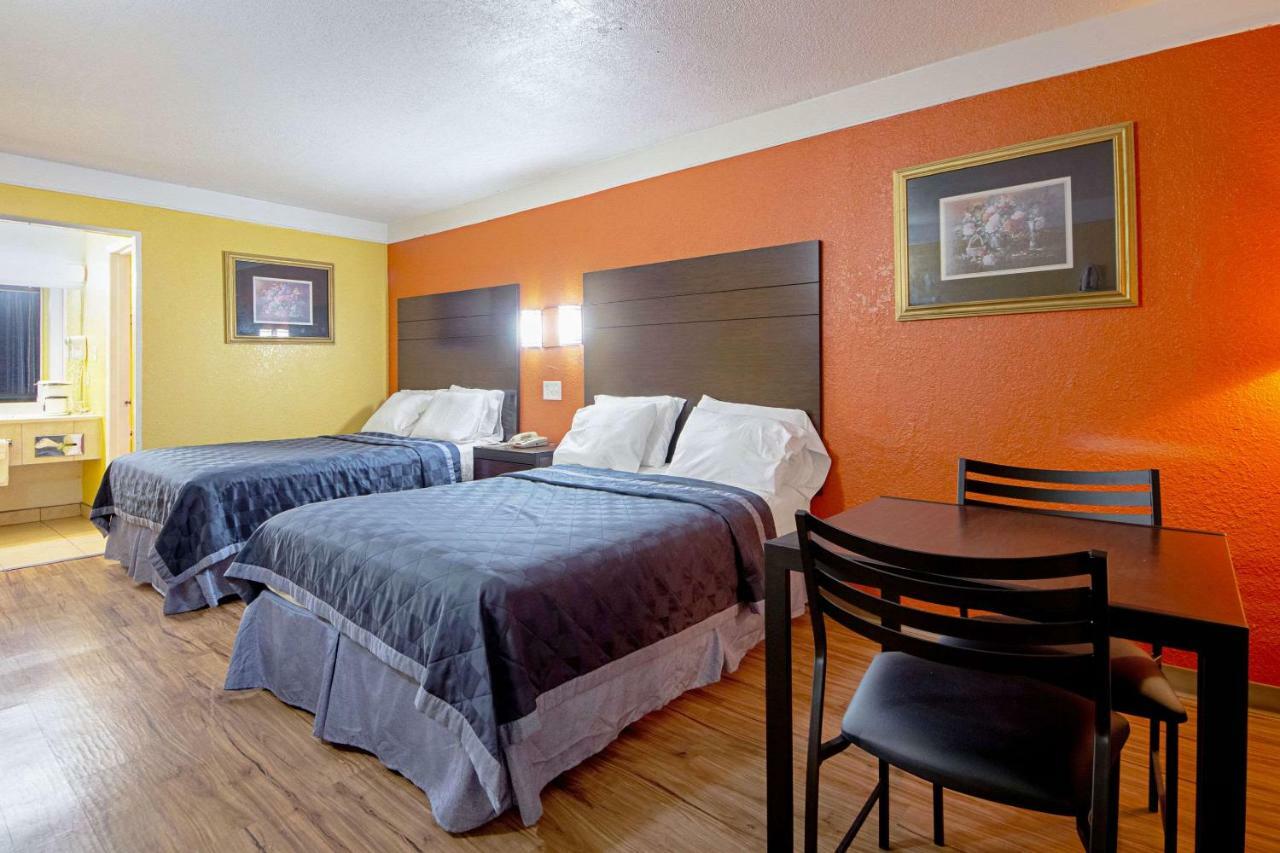 Economy Inn & Suites Дентън Екстериор снимка