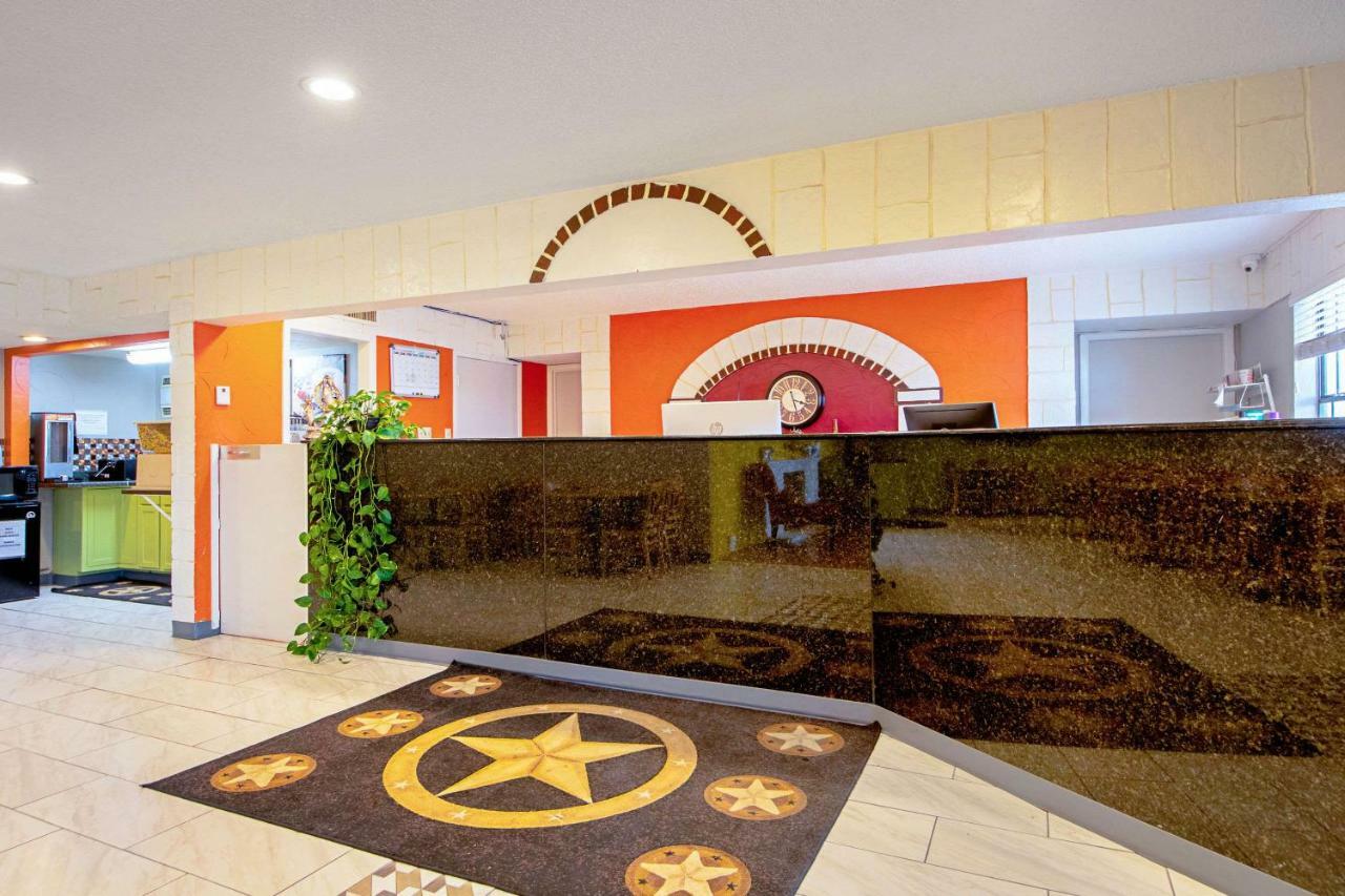 Economy Inn & Suites Дентън Екстериор снимка