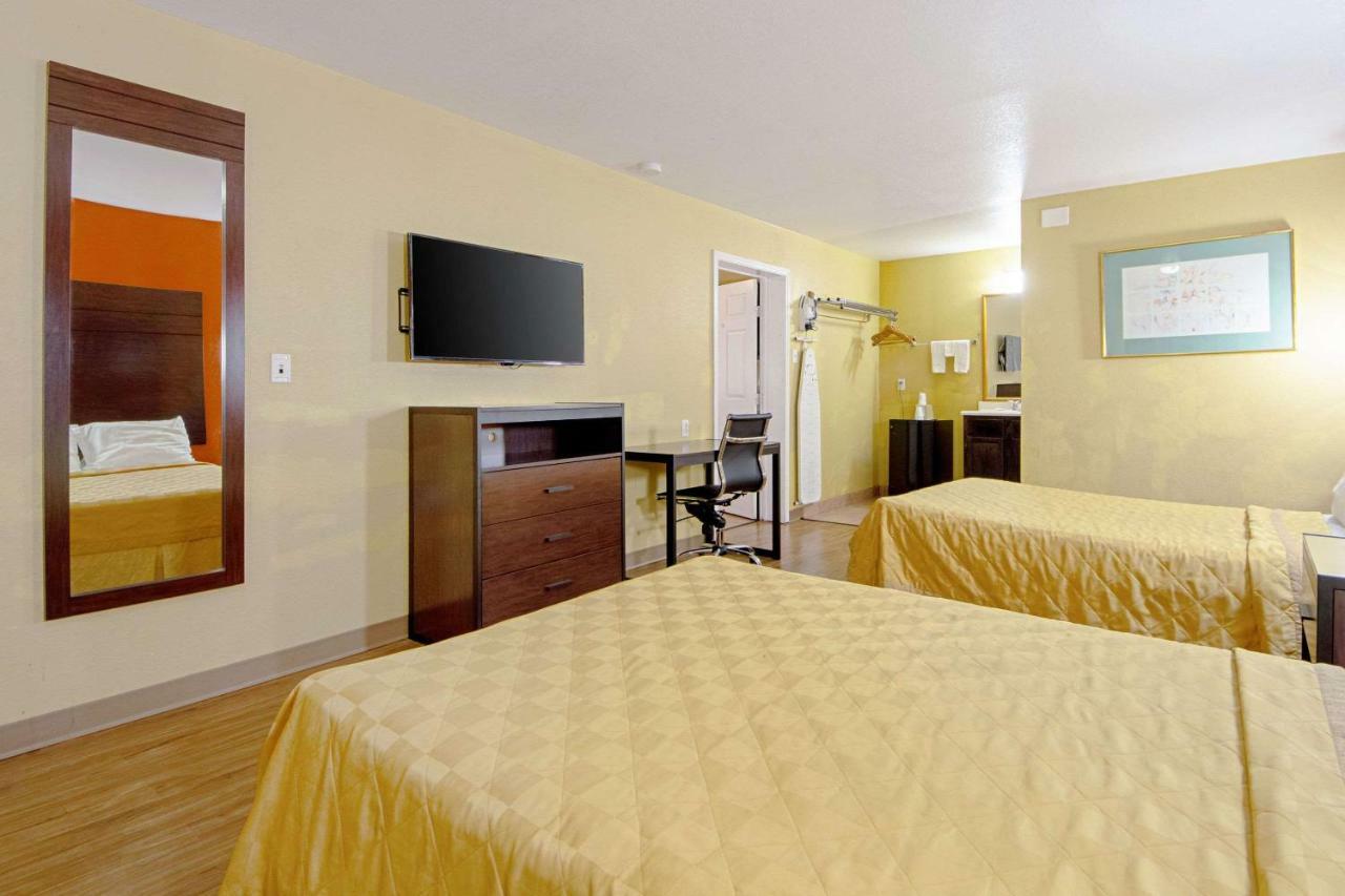 Economy Inn & Suites Дентън Екстериор снимка