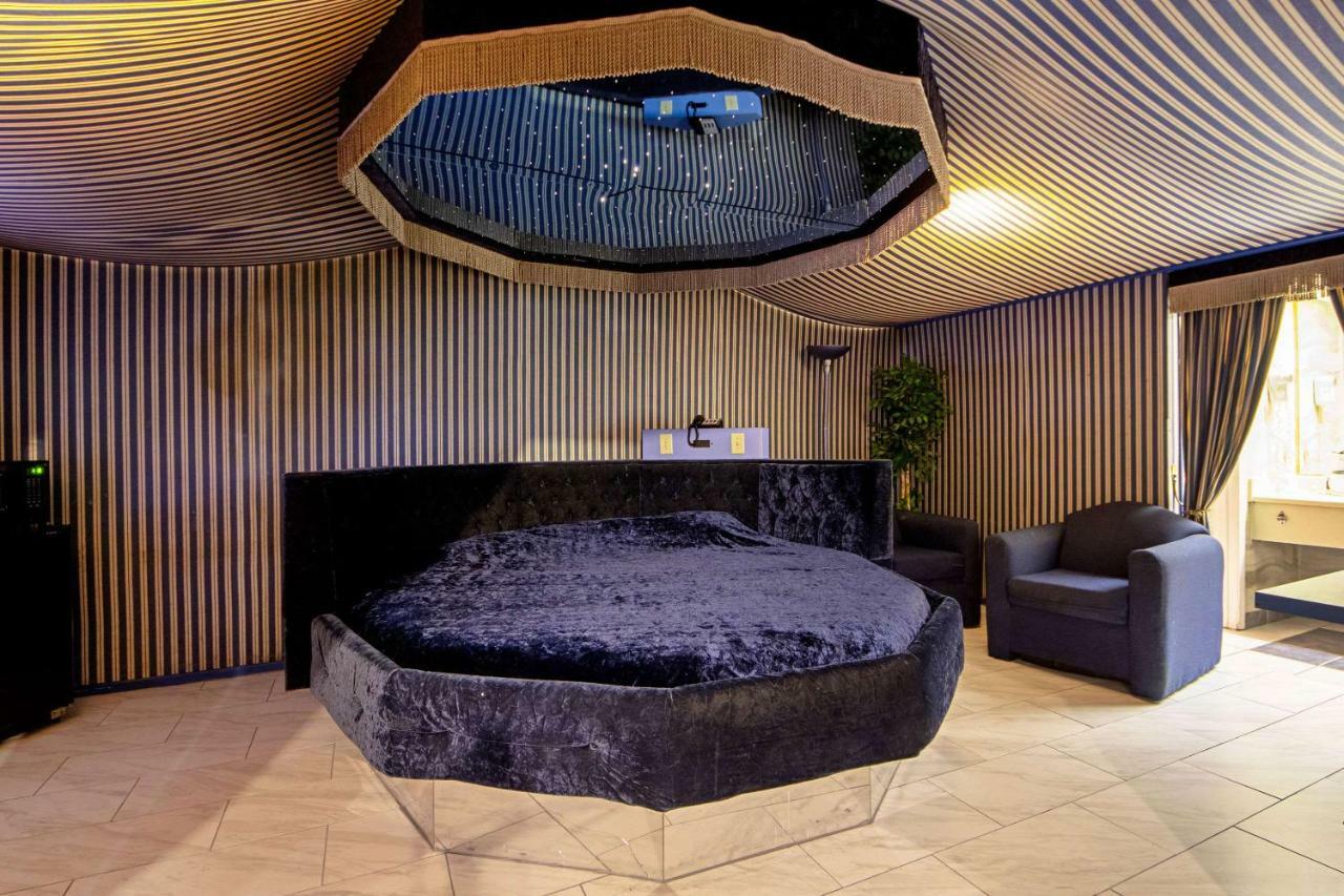 Economy Inn & Suites Дентън Екстериор снимка