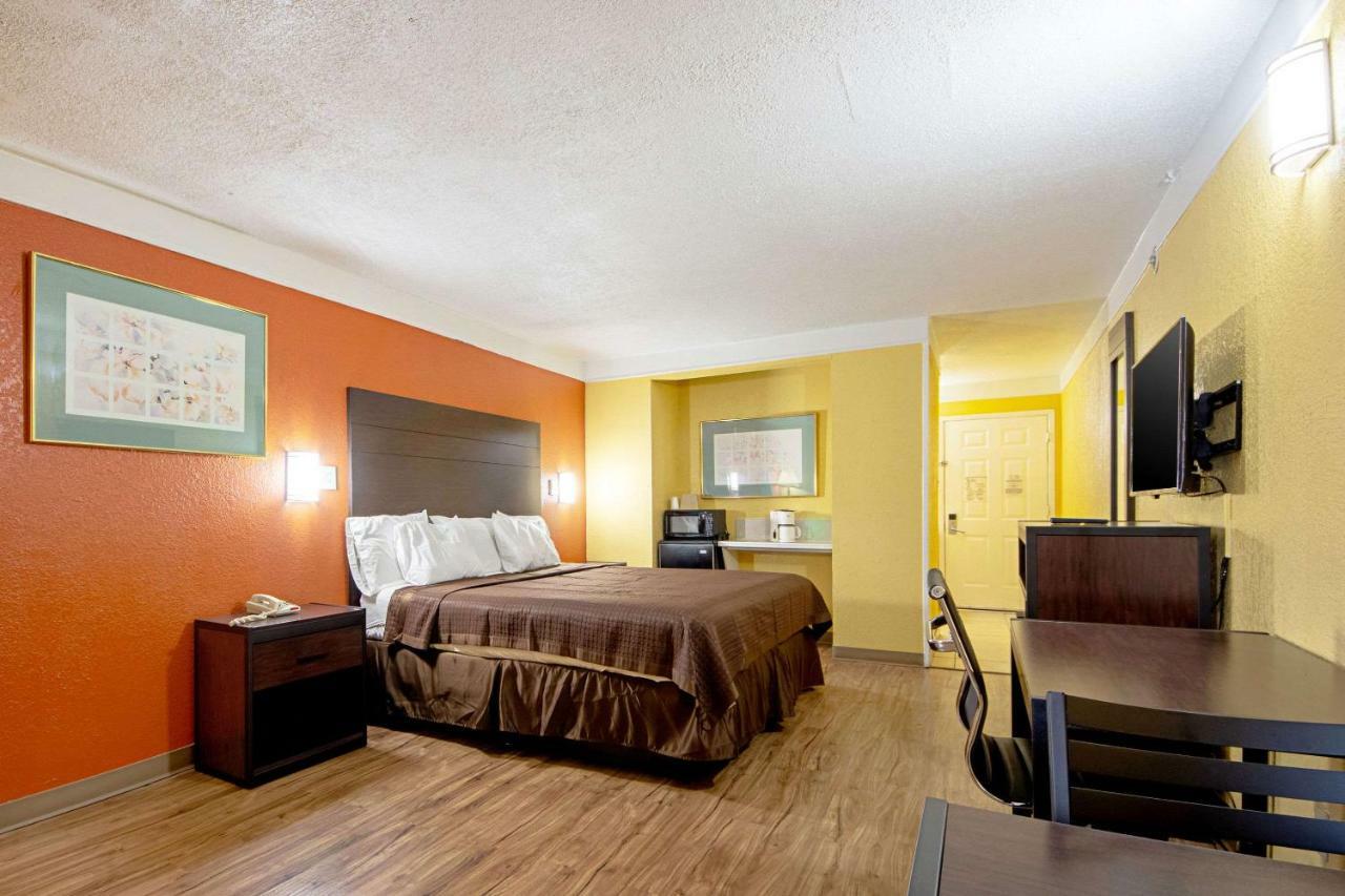 Economy Inn & Suites Дентън Екстериор снимка