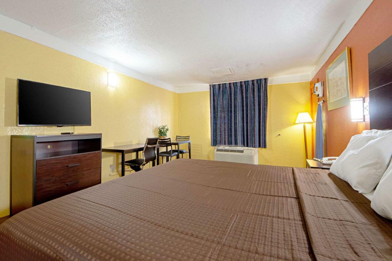 Economy Inn & Suites Дентън Екстериор снимка