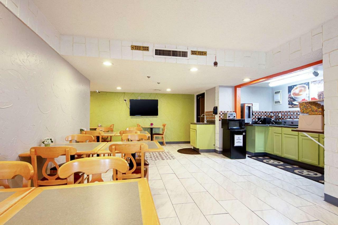 Economy Inn & Suites Дентън Екстериор снимка