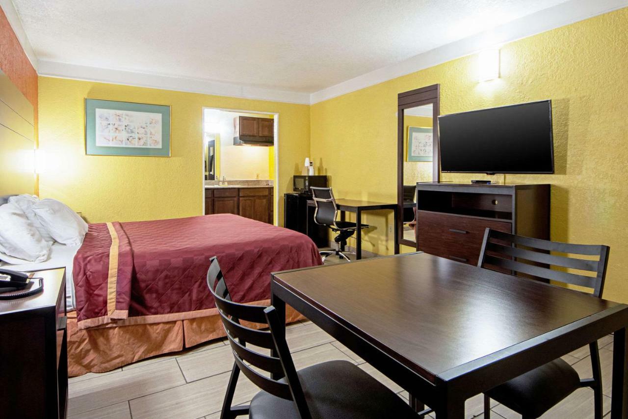 Economy Inn & Suites Дентън Екстериор снимка