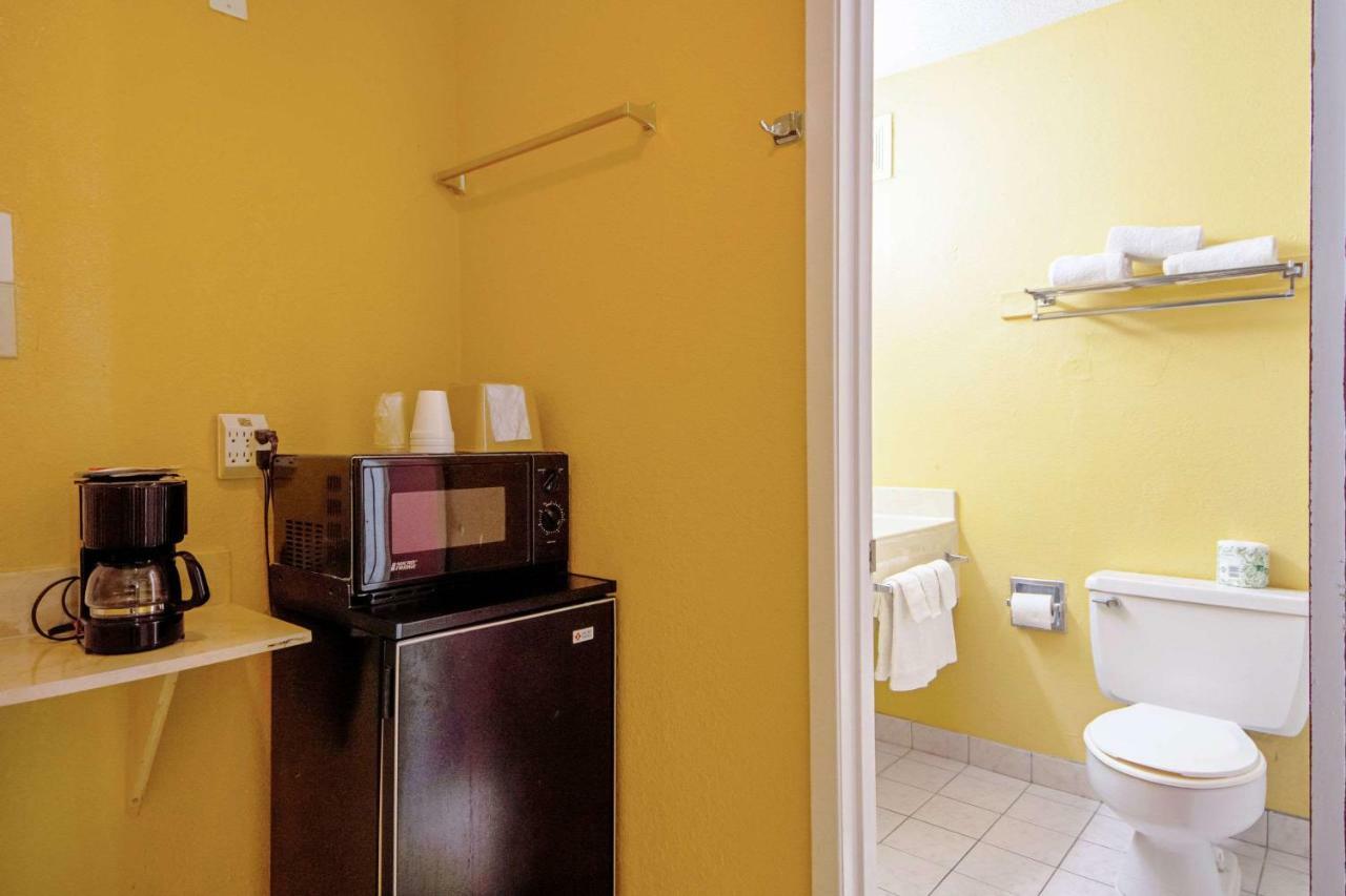 Economy Inn & Suites Дентън Екстериор снимка