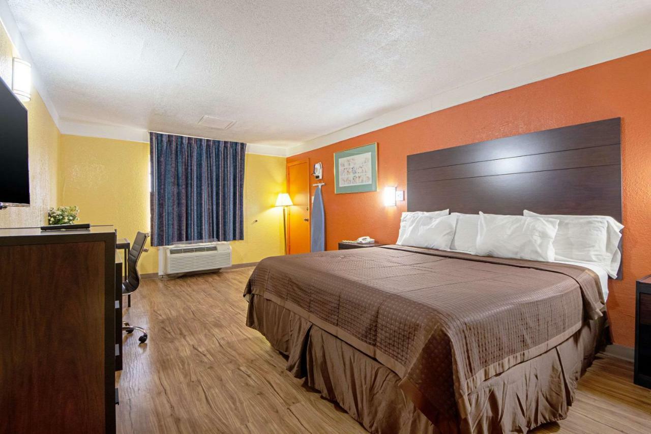 Economy Inn & Suites Дентън Екстериор снимка