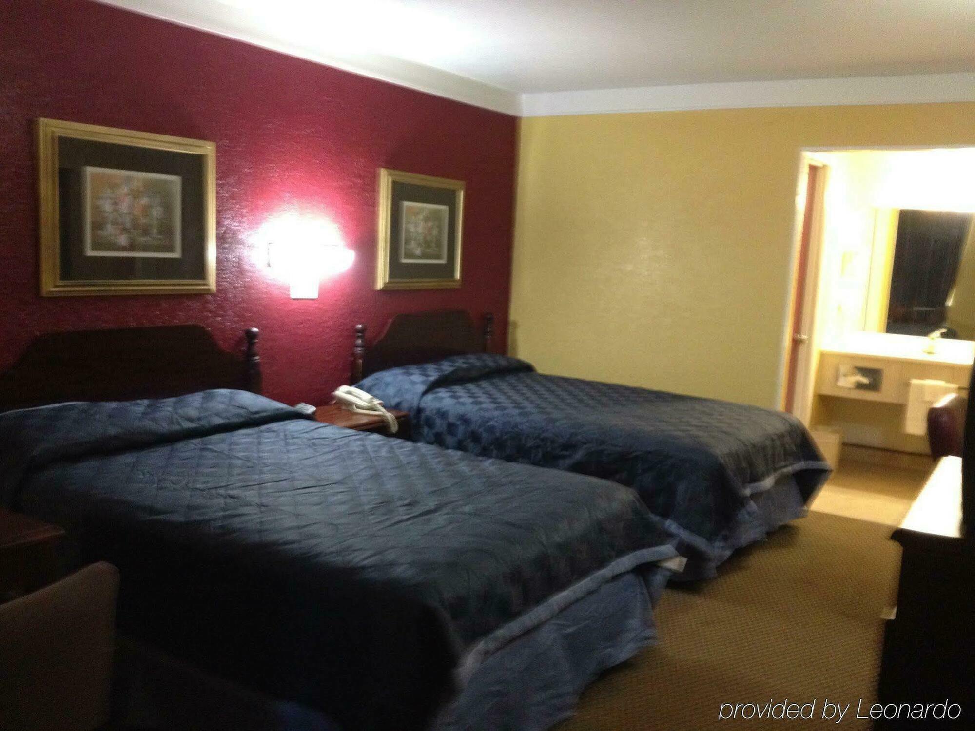 Economy Inn & Suites Дентън Екстериор снимка