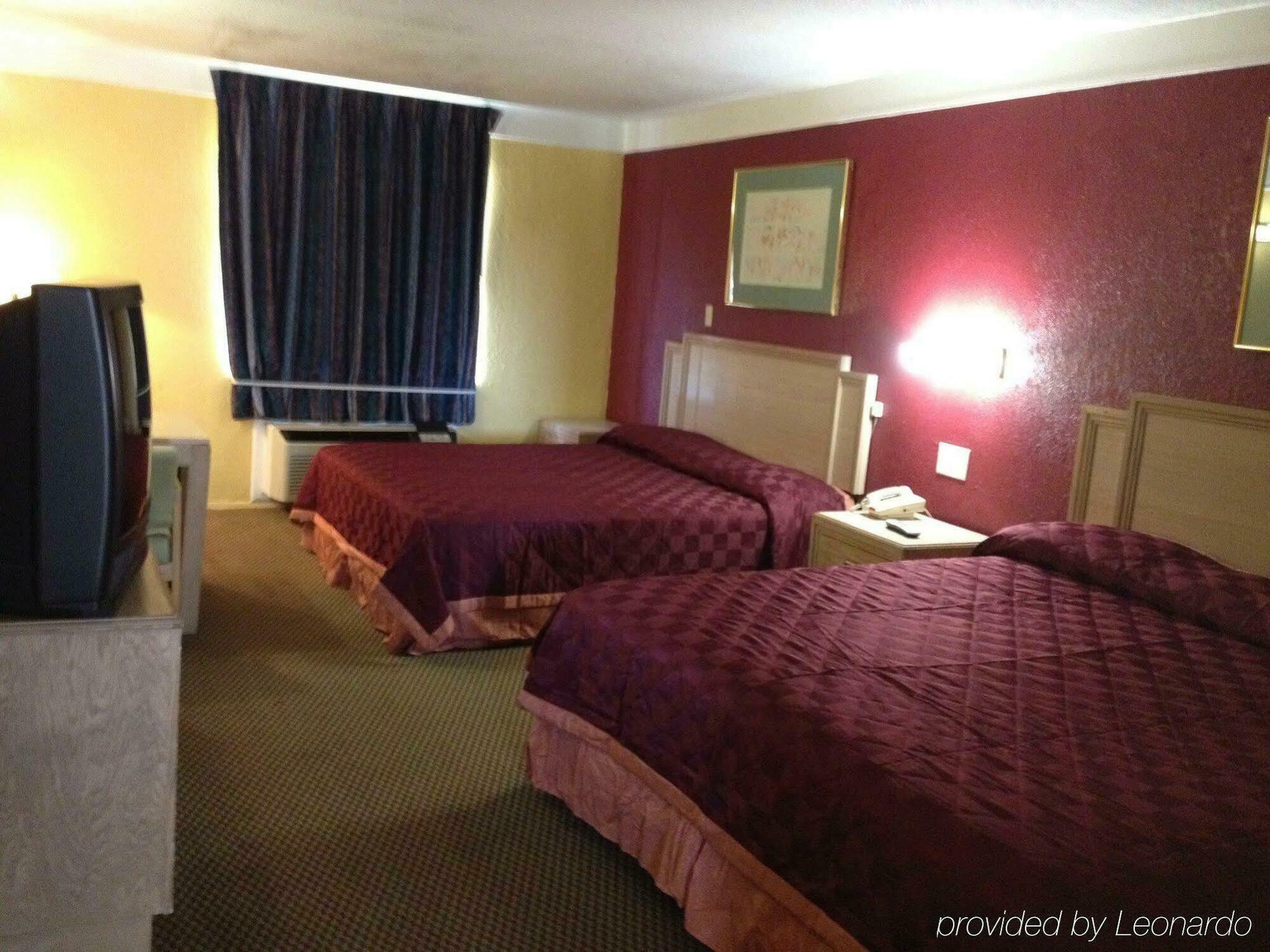 Economy Inn & Suites Дентън Екстериор снимка