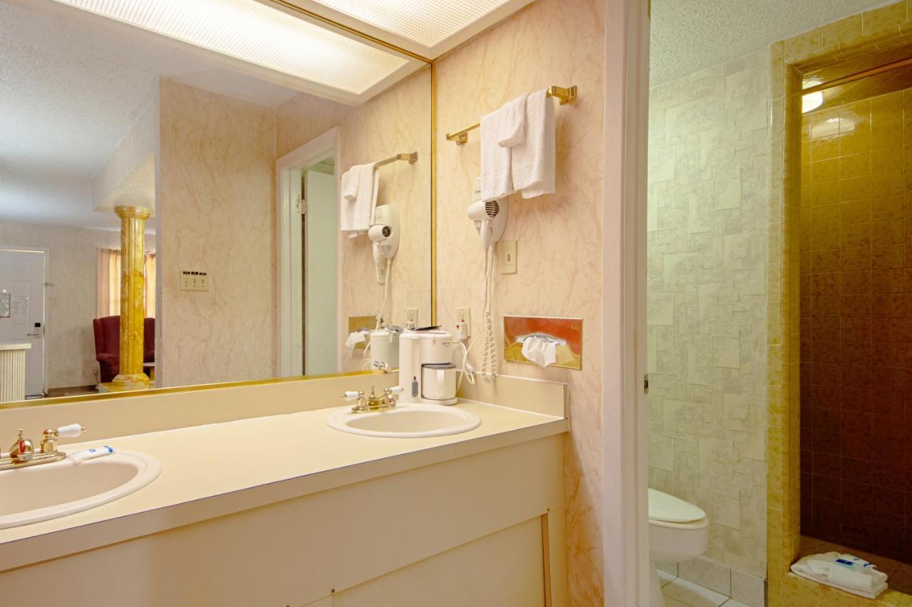 Economy Inn & Suites Дентън Екстериор снимка